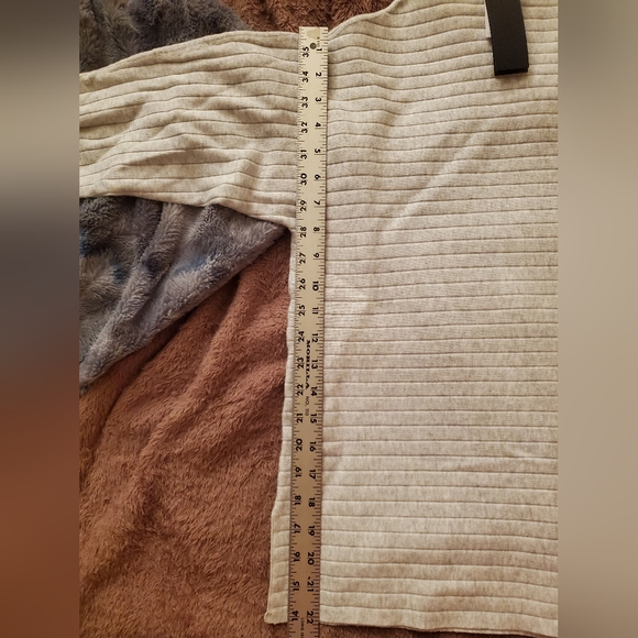 Banana Republic Sweater - Picture 7 of 7